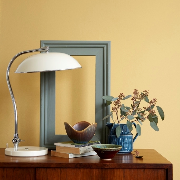 EB 2009 YELLOW RETRO SHOT square