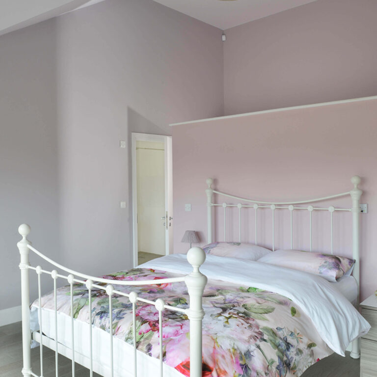 Eiderdown bedroom in Rosie Posie and Eyebright.