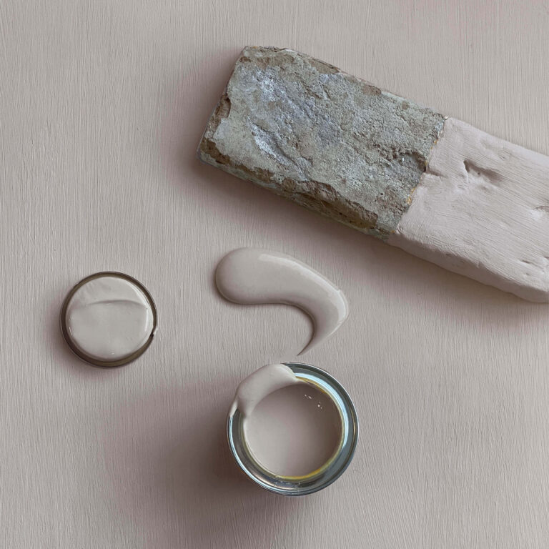 Brick shot cameo - Taupe with sample pot.