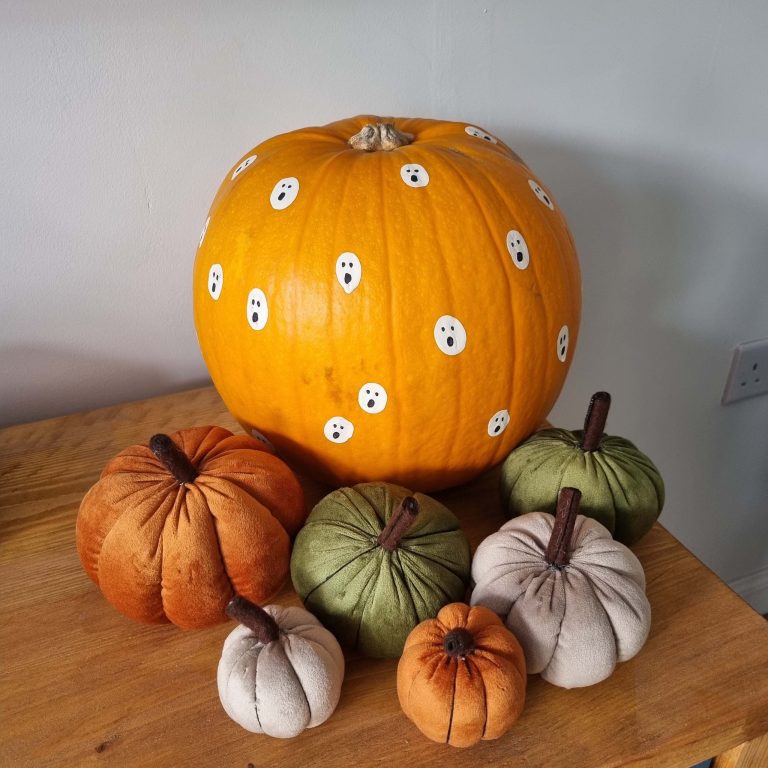 Thumb print ghost pumpkin